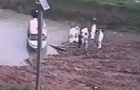 Levantamiento de los cuerpos en zona de combates entre disidencias de las FARC.