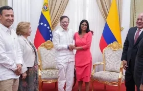 El Presidente Gustavo Petro y Delcy Rodríguez, presidenta (e) de Venezuela. 