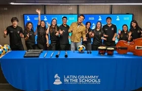 Silvestre Dangond donó instrumentos musicales. 