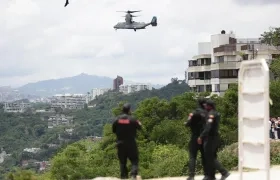 Unidades del Servicio Bolivariano de Inteligencia Nacional observan sobrevuelo de helicóptero Bell Boeing V-22 Osprey de Estados Unidos, en Caracas