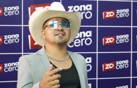 El artista barranquillero Sergio Santiago presenta su nuevo sencillo 'Esta rola va pa´ella'.