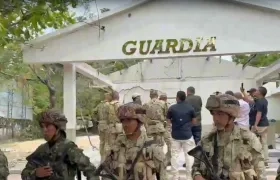 Zona afectada por el atentado en el batallón.