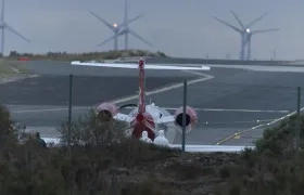 Avión ambulancia que traslada a dos personas contagiadas de hantavirus .
