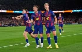 Los jugadores del FC Barcelona Fermín López, Gavi y Dani Olmo celebran el segundo gol.