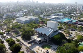 Teatro Amira de la Rosa actualmente en remodelación. 
