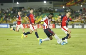 Joel Canchimbo fue el jugador más punzante de Junior contra Cerro Porteño.