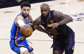 LeBron James durante el juego de los Lakers contra Oklahoma.