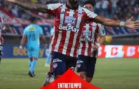 Lucas Monzón en la celebración de su primer gol con Junior. 