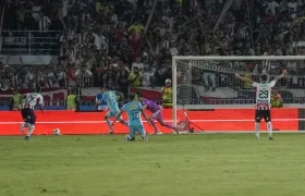 Mauro Silveira le atajó el penalti a Dayro Moreno y también el rebote al delantero del Once Caldas.