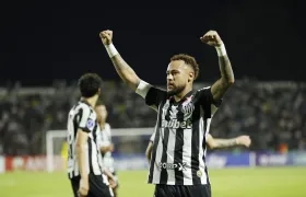 Neymar marcó el martes el gol del Santos ante Recoleta. 