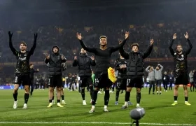 Jugadores del París Saint Germain celebran tras coronarse campeones de la liga francesa. 