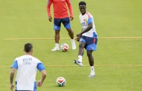 Dávinson Sánchez durante una práctica de la Selección Colombia en Bogotá. 