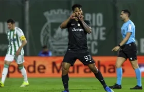 El colombiano Luis Suárez festeja tras marcar de penalti ante Rio Ave. 