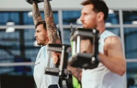 Leandro Paredes y Lionel Messi.