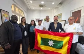 El director de Carnaval S.AS., Juan Ospino Acuña y Édgar Blanco, director de Carnaval de la 44, junto a organizadores del Congreso. 