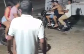 Carlos fue llevado gravemente herido en una motocicleta a un centro asistencial, donde falleció.