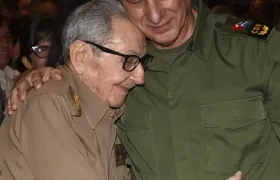 Raúl Castro y el presidente cubano Miguel Díaz-Canel.