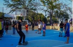 El alcalde Char en uno de los parques recuperados. 