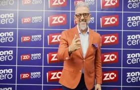 El cantante cubano Pupy Santiago, durante la presentación de su canción 'El amor me lo compras a mí'.