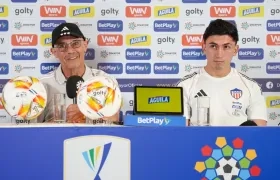 El técnico Alfredo Arias y el capitán de Junior Fabián Ángel