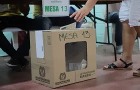 Expertos analizan el panorama político de cara a la segunda vuelta presidencial tras posible suspensión de Petro.