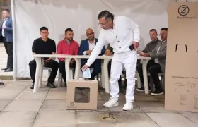 Presidente Gustavo Petro ejerciendo su derecho al voto en las elecciones 2026