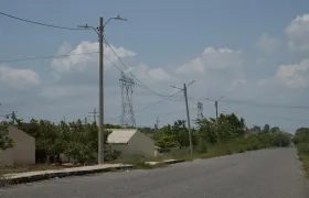 Proyecto de iluminación solar en la vía Manatí-Carreto 