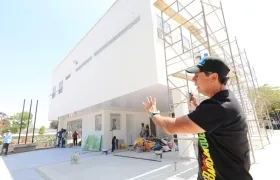 Alcalde Alejandro Char durante la inspección de las obras. 