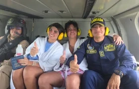 Los dos jóvenes rescatados por la Armada. 