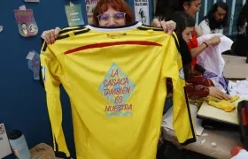 Una de las camisetas estampada.