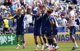 La celebración de los jugadores de Bosnia y Herzegovina tras su triunfo sobre Catar.
