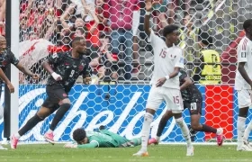 Cyle Larin inicia su celebración tras marcar el primer gol de Canadá.