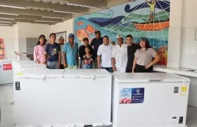 Beneficiarios con los enfriadores. 