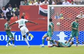 Pape Gueye marca su primer gol contra Irak. 