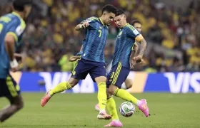 James Rodríguez y Luis Díaz durante el partido contra Uzbekistán.