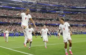 Harry Kane celebra tras marcar, de penalti, el primer gol de Inglaterra.