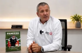 Fernando Panezzo, exárbitro Fifa, promocionó su libro en Barranquilla. 