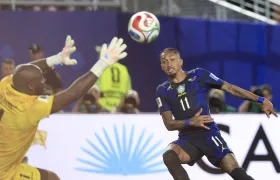 Raphinha en acción durante el partido contra Haití.