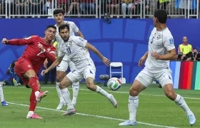 El remate de Cristiano Ronaldo para su primer gol contra Uzbekistán. 
