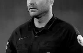  Árbitro Rob Dieperink. 