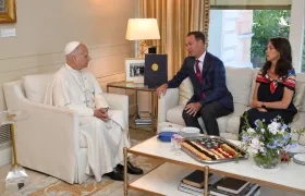 El pontífice con el embajador de Estados Unidos ante la Santa Sede, Brian Burch. 