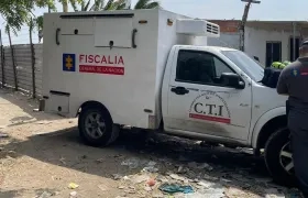 CTI de la Fiscalía en el lugar de los hechos de un homicidio en Barranquilla. 
