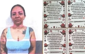 Karina Barajas Ariza, alias ‘La Chiqui’ y los panfletos que le encontraron. 