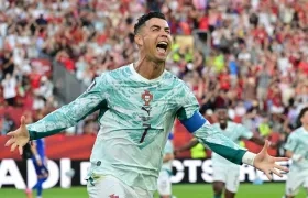 Cristiano Ronaldo, de Portugal, celebra tras marcar el primer gol