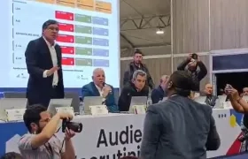 Cruce entre el magistrado Álvaro Hernán Prada y Oscar Benavides, del Movimiento Libres.