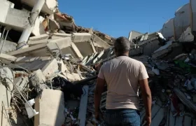 Un edificio colapsado tras los sismos en La Guaira, cerca de Caracas. 