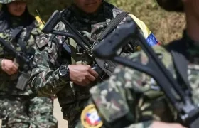 Estas dos personas fueron capturadas cuando se movilizaban en una motocicleta.