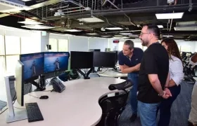 Edwin Palma, ministro de Minas y Energía, observando los trabajos en SPEC.