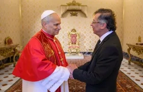 El Papa León XIV y el Presidente Gustavo Petro.