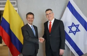 El canciller designado, Omar Bula, y el ministro de Exteriores de Israel, Gideon Sa'ar